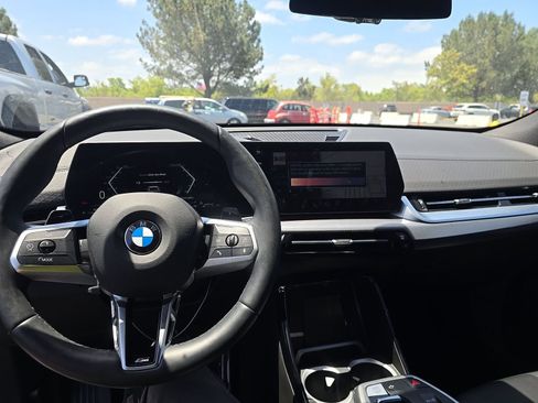 Used 2025 BMW X2 xDrive28i AWD/4WD image 3