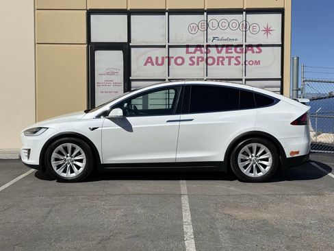 Used 2020 Tesla Model X image 6