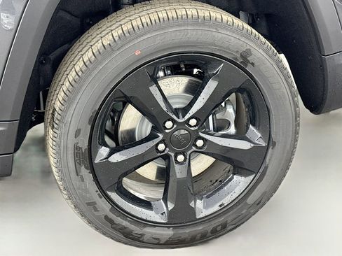 New 2025 Jeep Grand Cherokee L Laredo image 44