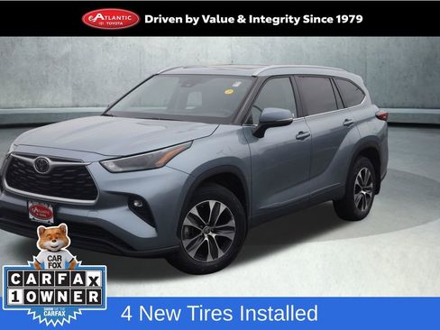 Used 2023 Toyota Highlander XLE AWD/4WD image 1