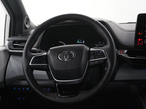 Used 2023 Toyota Sienna XSE AWD/4WD image 19