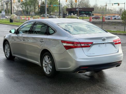 Used 2013 Toyota Avalon XLE Premium image 3