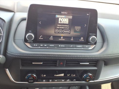 Used 2023 Nissan Rogue SV image 14