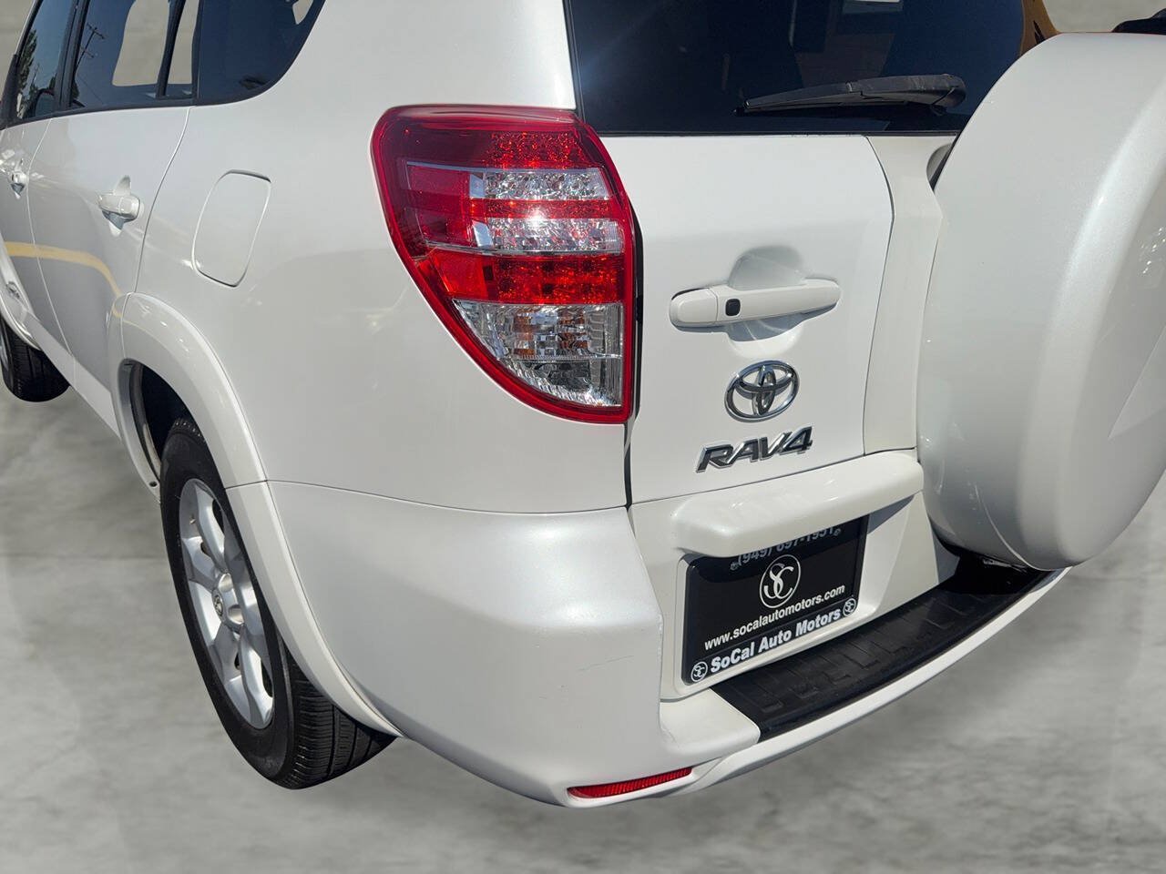 Used 2011 Toyota RAV4 Limited w/ Limited Extra Value Pkg FWD image 28