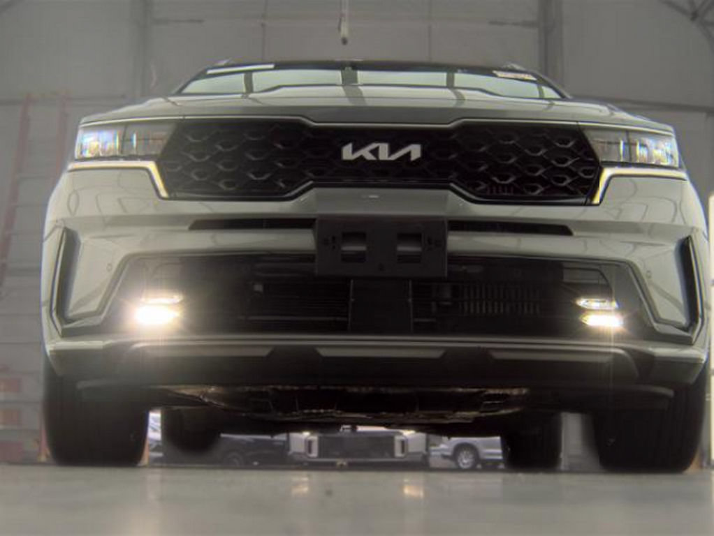 Used 2024 Kia Sorento EX w/ Panoramic Sunroof Package AWD/4WD image 3