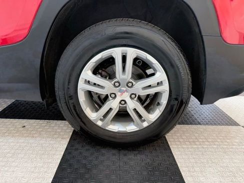 Used 2024 GMC Terrain SLE image 10