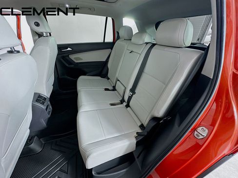 Used 2019 Volkswagen Tiguan SE w/ Panoramic Sunroof Package image 32