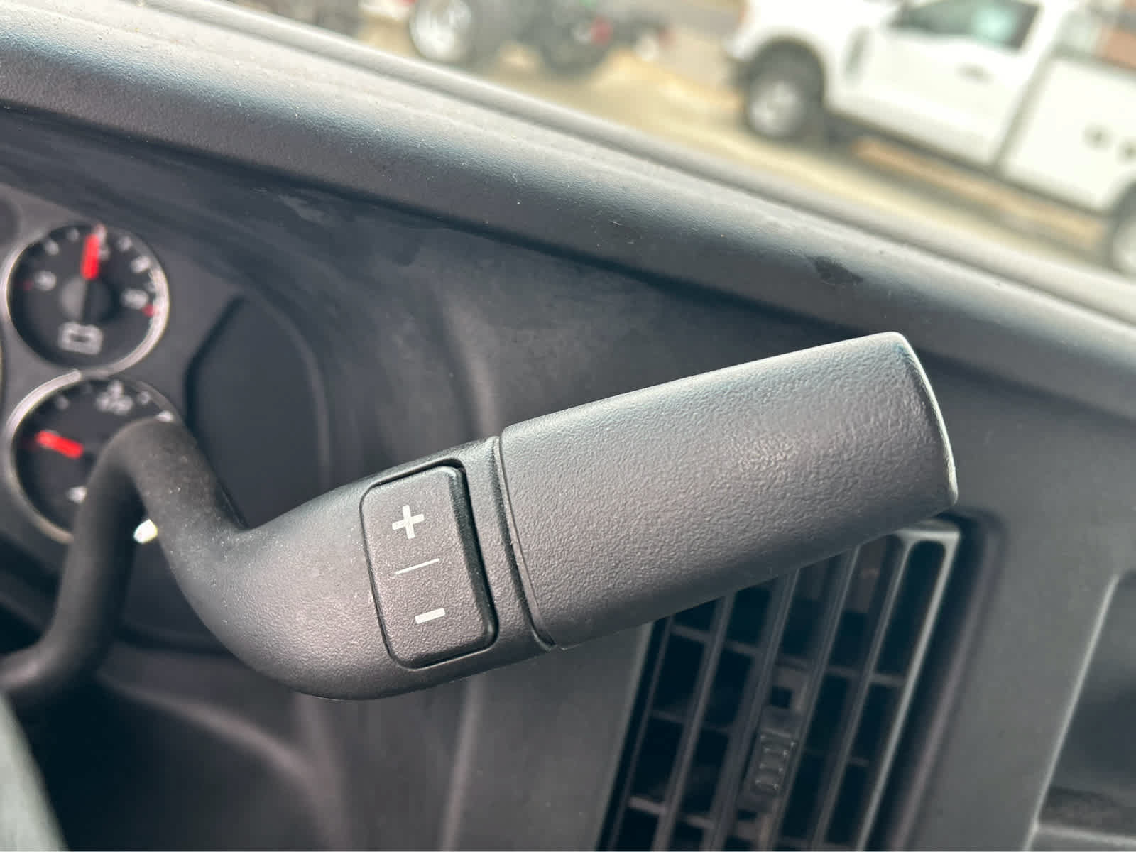 Used 2015 GMC Savana 3500 RWD image 15