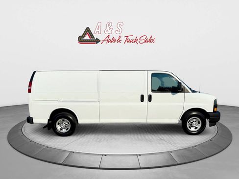 Used 2018 Chevrolet Express 3500 Extended w/ Driver Convenience Package image 4