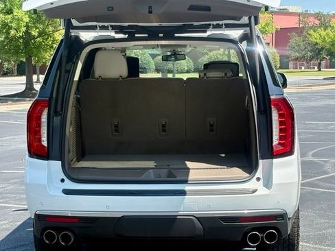 Used 2021 GMC Yukon Denali AWD/4WD image 16