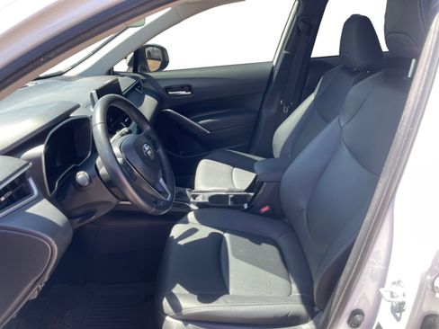 Used 2023 Toyota Corolla Cross XLE w/ Convenience Package image 10