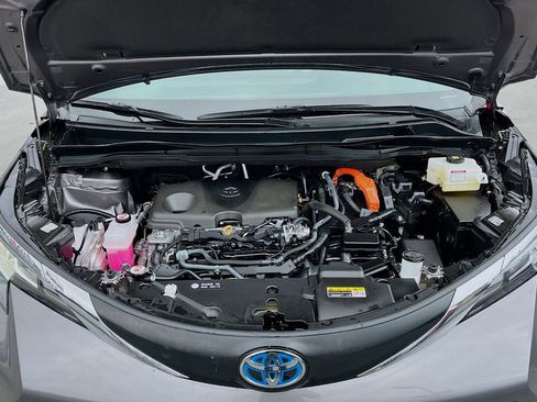 Used 2024 Toyota Sienna XLE w/ XLE Plus Package image 33