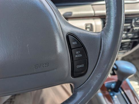 Used 1995 Lincoln Continental FWD image 19