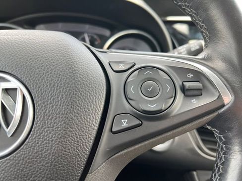 Used 2019 Buick Envision Essence FWD image 22