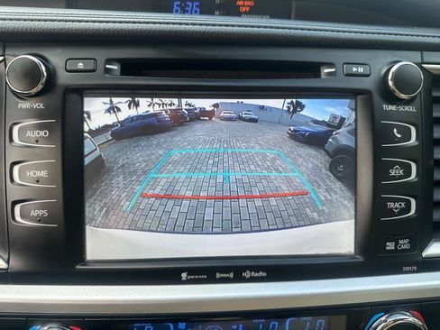 Used 2017 Toyota Highlander XLE FWD image 21