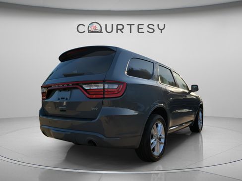 Used 2023 Dodge Durango GT image 3