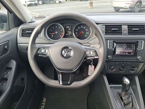 Used 2016 Volkswagen Jetta S image 10
