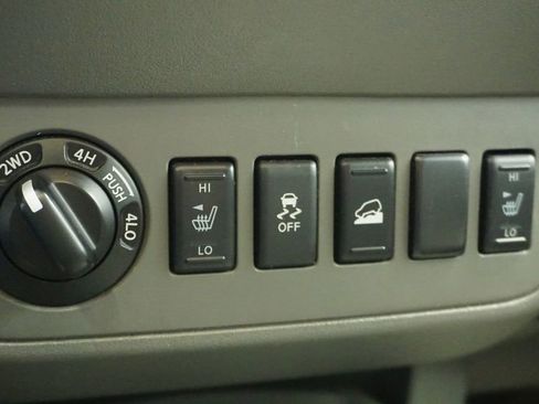 Used 2012 Nissan Frontier SL w/ Moonroof Pkg image 27