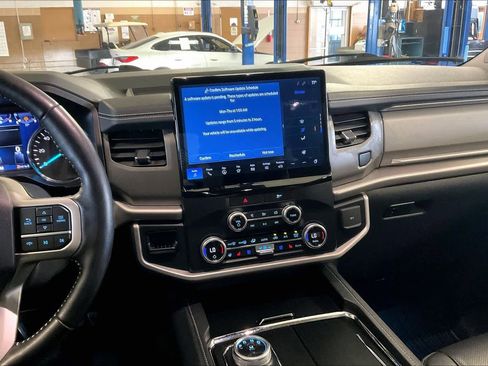 Used 2022 Ford Expedition Max XLT AWD/4WD image 6