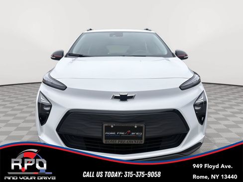 Used 2023 Chevrolet Bolt EUV Premier w/ Sun & Sound Package FWD image 8