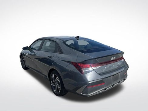 Used 2025 Hyundai Elantra Sport FWD image 7