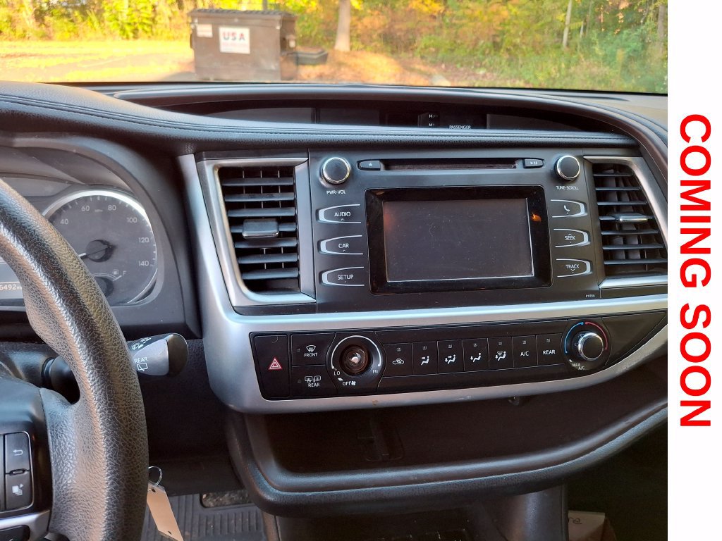 Used 2018 Toyota Highlander LE AWD/4WD image 14