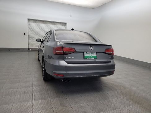 Used 2017 Volkswagen Jetta SE image 6