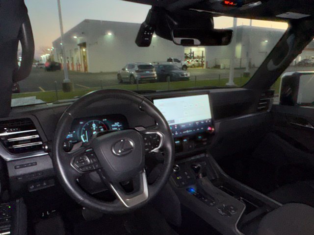 Used 2024 Lexus GX 550 w/ Accessory Package (Z1) AWD/4WD image 10