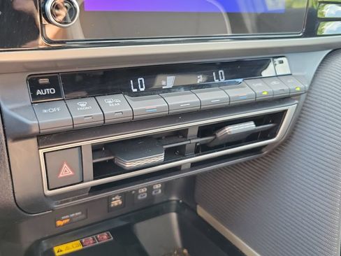 Used 2025 Toyota Camry SE FWD image 18