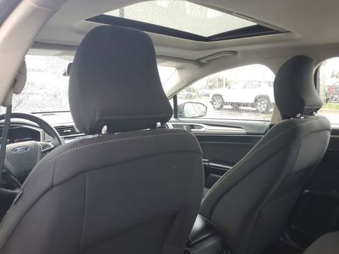 Used 2019 Ford Fusion SE AWD/4WD image 10
