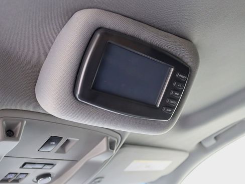 Used 2017 Cadillac Escalade ESV Luxury image 26