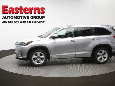 Used 2019 Toyota Highlander Limited w/ Carpet Mat Package (TMS) AWD/4WD image 65
