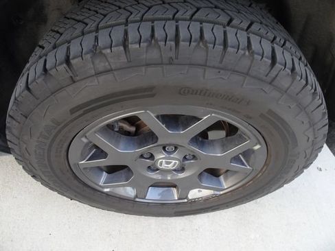 Certified 2025 Honda Pilot TrailSport image 10
