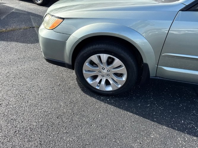 Used 2009 Subaru Outback 2.5i Limited w/ Popular Equipment Group 2B AWD/4WD image 8