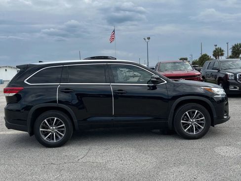 Used 2017 Toyota Highlander XLE AWD/4WD image 9