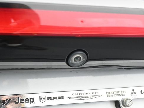 Used 2022 Chrysler Pacifica Touring-L FWD image 32