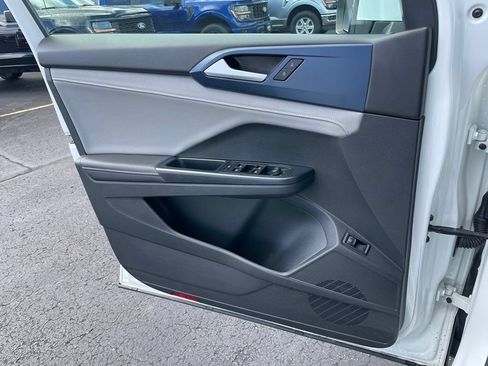 Used 2024 Volkswagen Taos SE FWD image 40