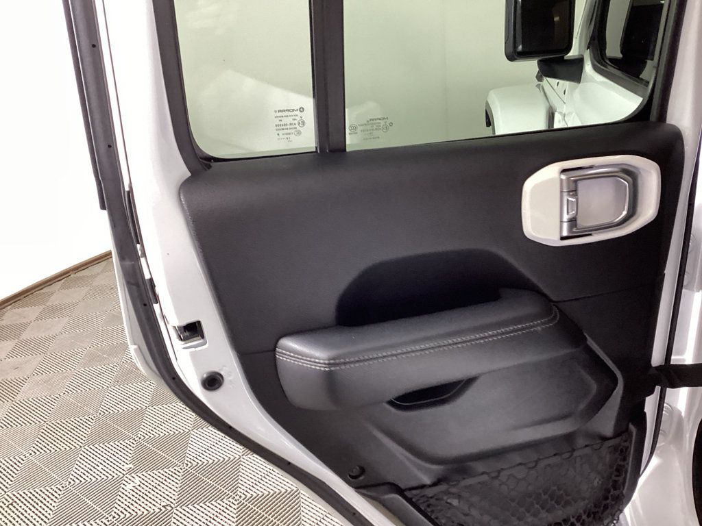 Used 2020 Jeep Wrangler Unlimited Sahara AWD/4WD image 13