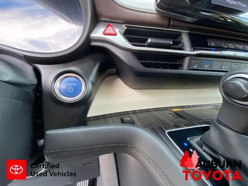 Used 2024 Toyota Sienna Platinum AWD/4WD image 43