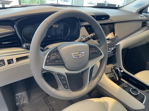 New 2025 Cadillac XT5 Premium Luxury image 8