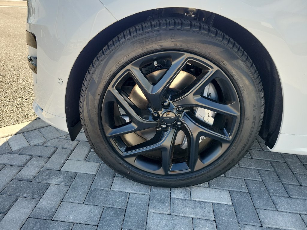 New 2027 Land Rover Range Rover Sport Dynamic SE AWD/4WD image 13