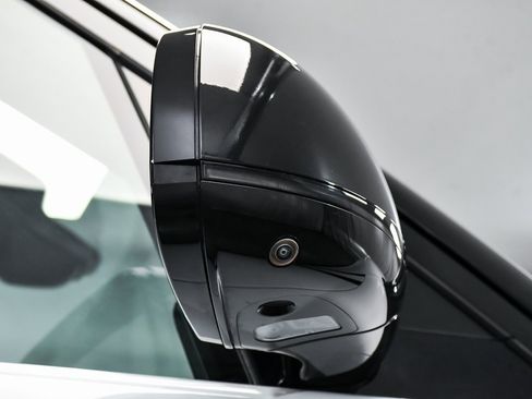 Used 2025 Land Rover Range Rover SE image 78