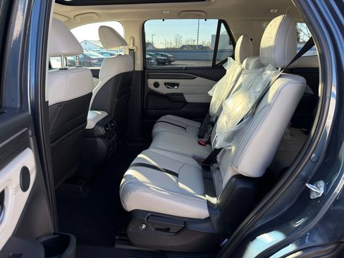 Used 2026 Honda Pilot Touring image 19