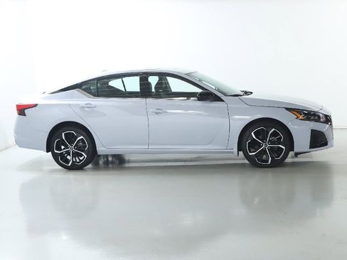 Certified 2024 Nissan Altima 2.5 SR w/ SR Premium Package image 11