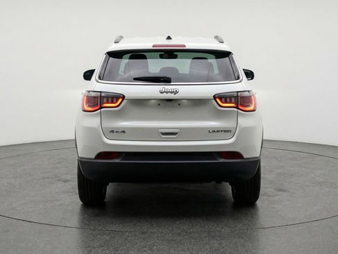 Used 2025 Jeep Compass Latitude AWD/4WD image 7