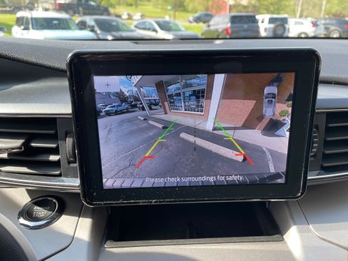 Used 2022 Ford Explorer XLT w/ Equipment Group 202A AWD/4WD image 25