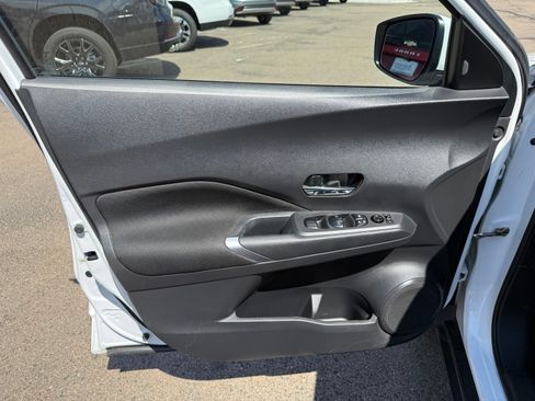 Used 2021 Nissan Kicks SV FWD image 11