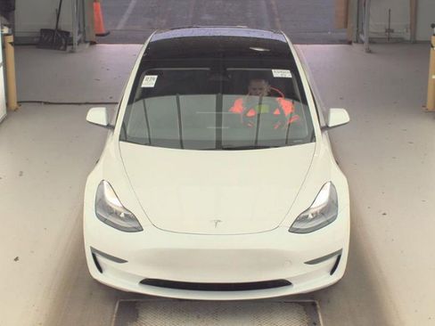 Used 2023 Tesla Model 3 Standard Range RWD image 2