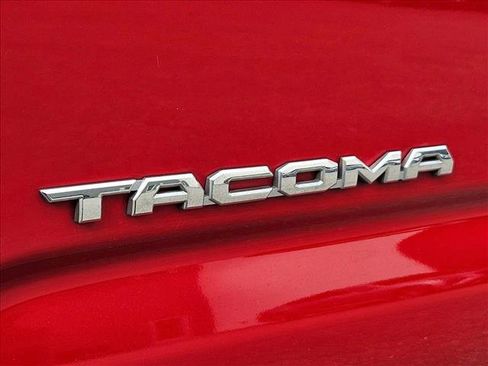 Used 2022 Toyota Tacoma SR5 w/ Technology Package image 6