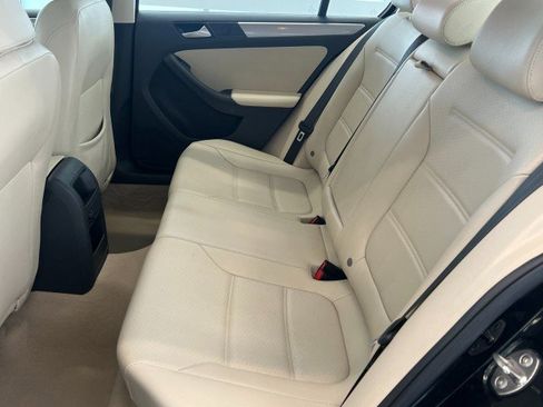 Used 2015 Volkswagen Jetta SE FWD image 32